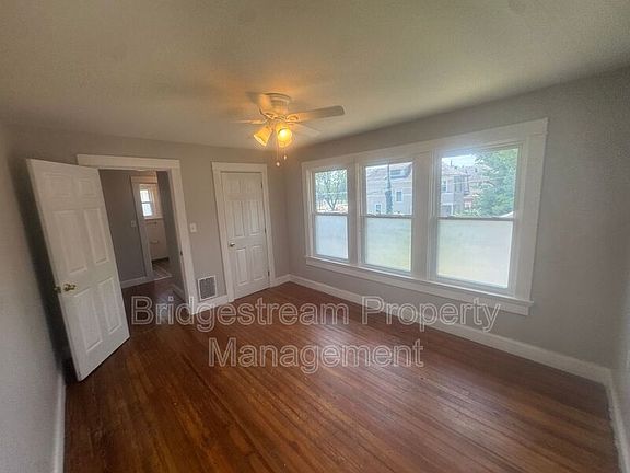 4th image of 144 W Parkwood Dr