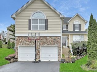 169 Winding Hill Dr, Hackettstown, NJ 07840
