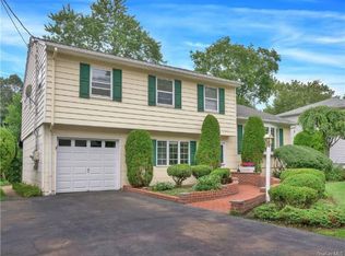 123 Edgewood Dr, Orangeburg, NY 10962