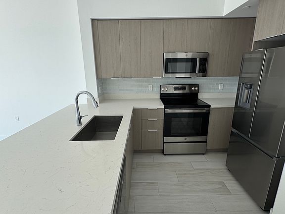 2nd image of 602 E Dania Bch #529