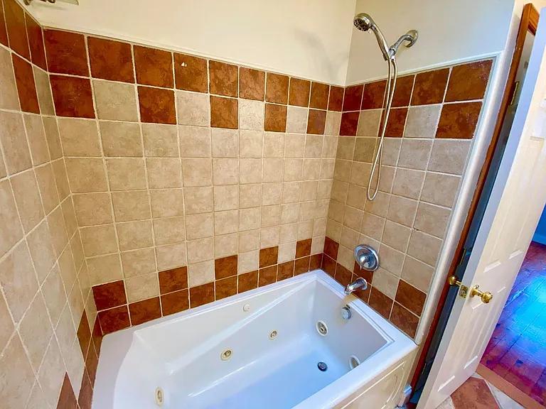 106 S Bouldin St — Photo 14