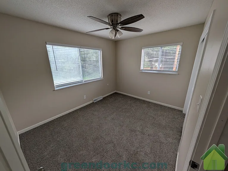 501 S Scott Ave — Photo 8