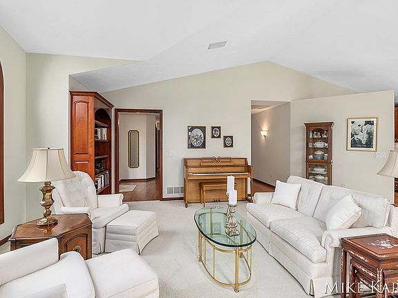 3rd image of 5780 Stonebridge Dr SW