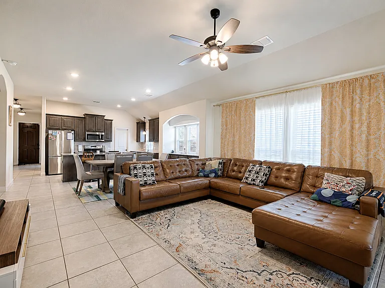 1721 Maplewood Dr — Photo 8