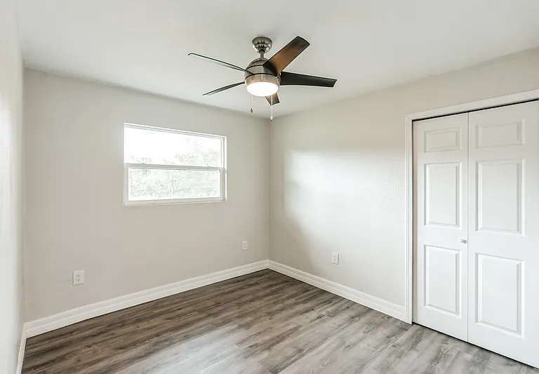 224 Singleton Ave — Photo 10