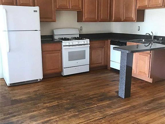 3rd image of 108 Audrey Ave APT 100