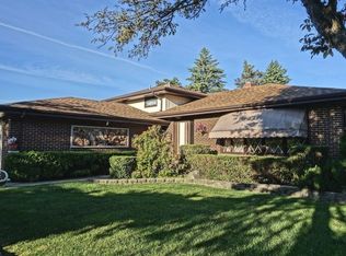 8209 Crestview Dr, Willow Springs, IL 60480