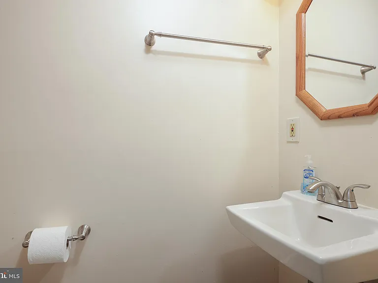 8736 Susquehanna St — Photo 12