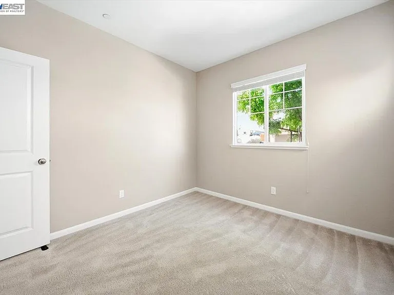 1172 Sagardia Way — Photo 11