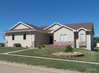 951 Westerner Dr, Akron, IA 51001