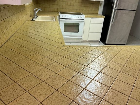 5th image of 5800 Encino Ave