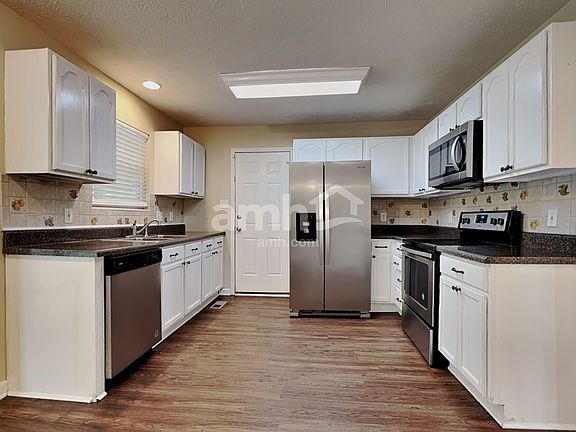 3rd image of 4521 Aylesbury Dr