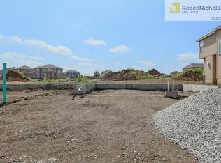 8405 W 166th St, Overland Park, KS 66085