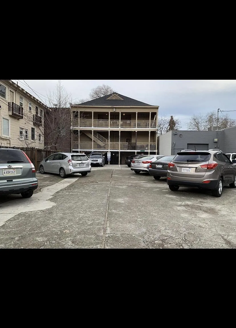 1 bed, 950 sqft, $1,995 — Photo 2