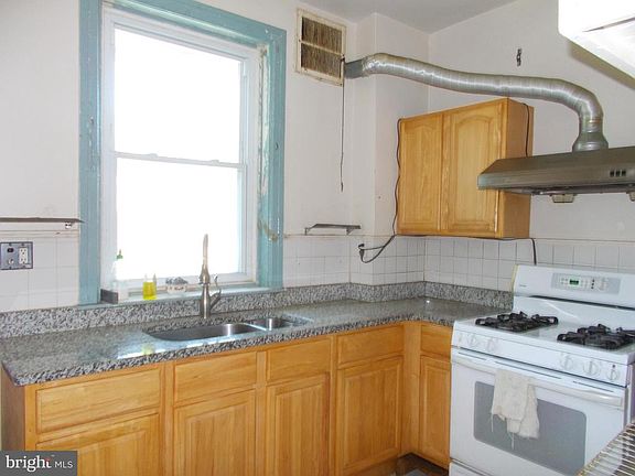5th image of 428 E Rockland St