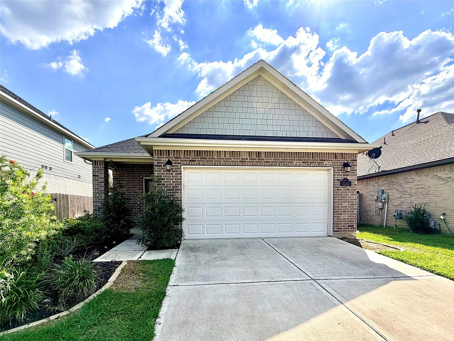 3 bed, 2.0 bath, 1602 sqft, $1,900 — Photo 1