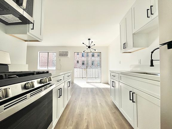 5th image of 239 S Harvard Blvd #2