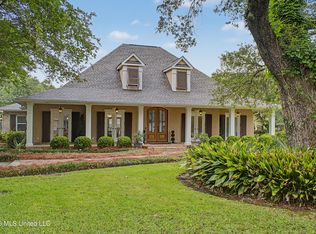 11750 River Estates Cir, Biloxi, MS 39532