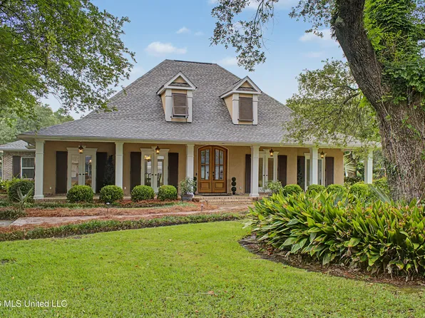 11750 River Estates Cir, Biloxi, MS 39532