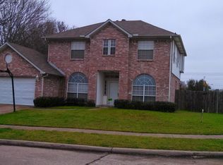 910 Tennis Villa Dr, Arlington, TX 76017