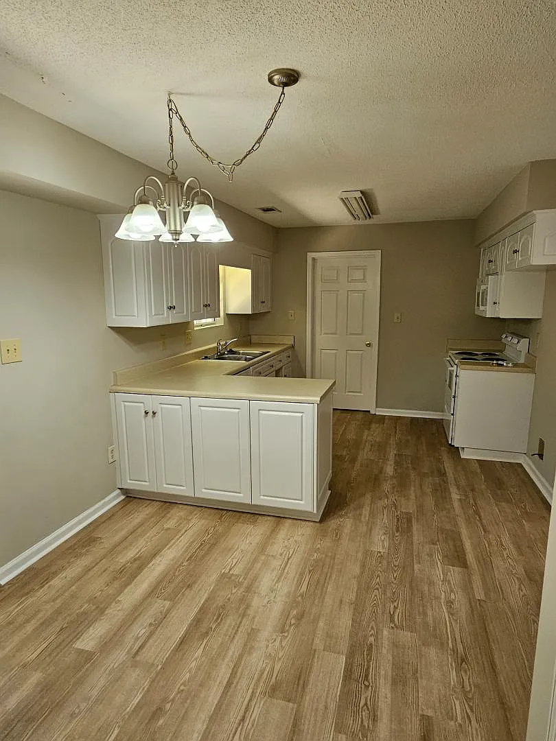 119 Maple Creek Dr — Photo 3