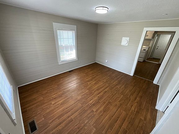 2nd image of 3115 Utah Pl
