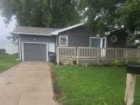 911 N Scenic Dr, Oakland, IA 51560