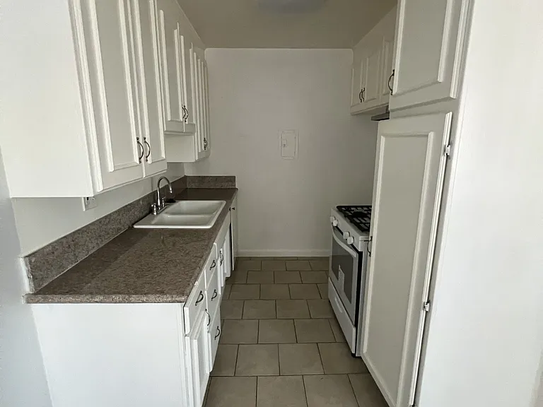 7025 Woodman — Photo 12