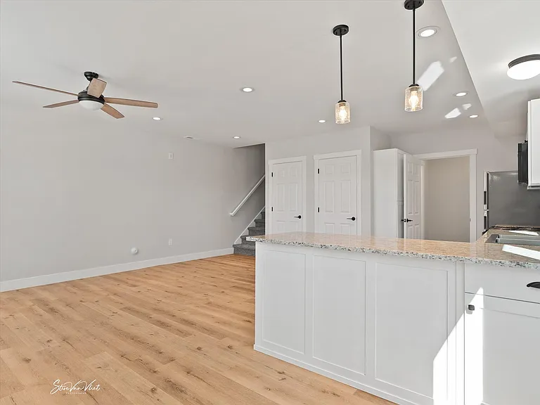 984 E Lander St — Photo 27
