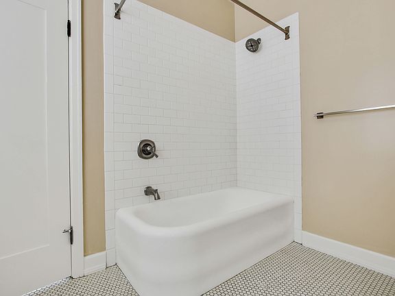 3rd image of 1349 N Hill Ave APT 10