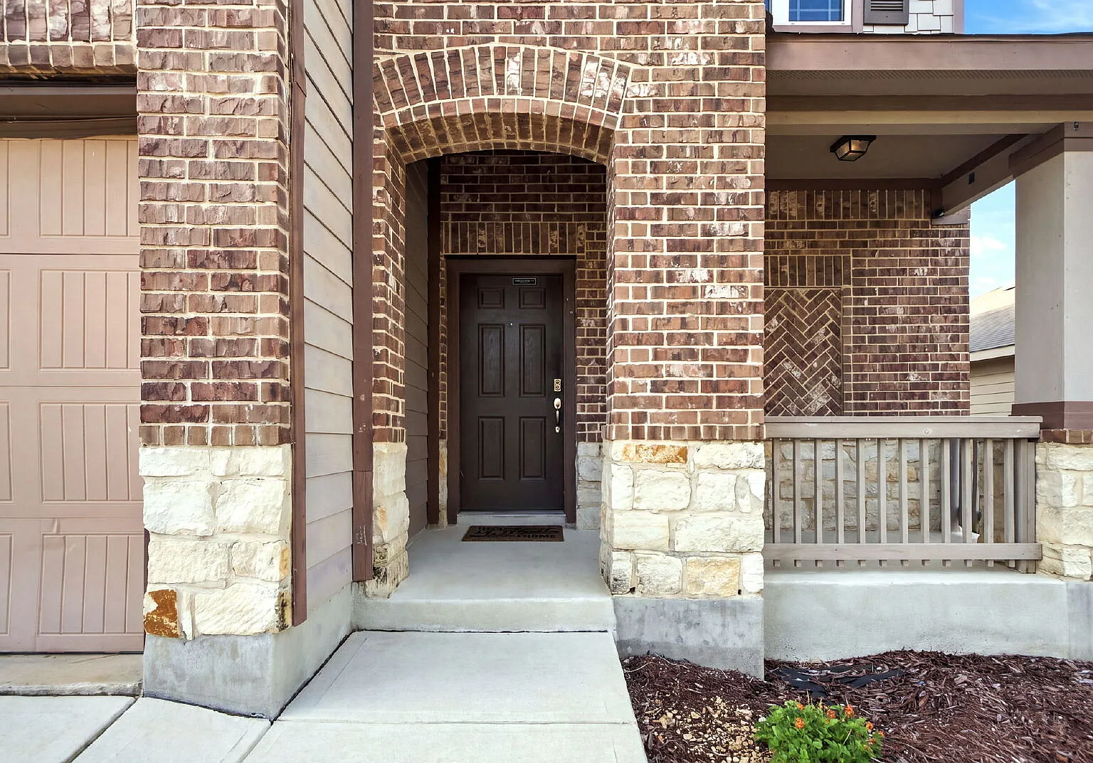 3 bed, 2.5 bath, 2131 sqft, $2,150 — Photo 4