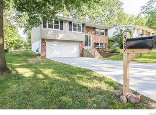 425 Fairview Ct, Ballwin, MO 63021