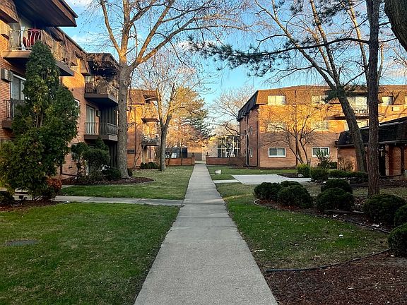 2nd image of 18555 Hickory Ct APT 3-11