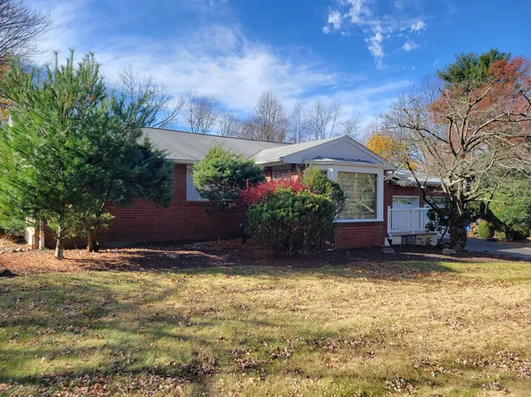 51 Spring Hill Ter, Chestnut Ridge, NY 10977