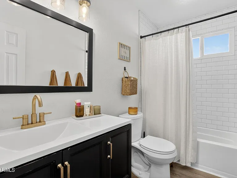 1022 W 13th St — Photo 21