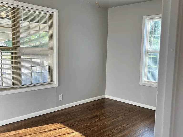 107 N Gillette Ave — Photo 13