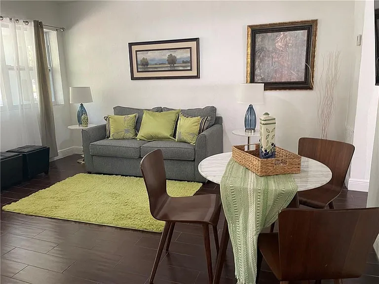 17 NE 9th Ave #2 — Photo 15
