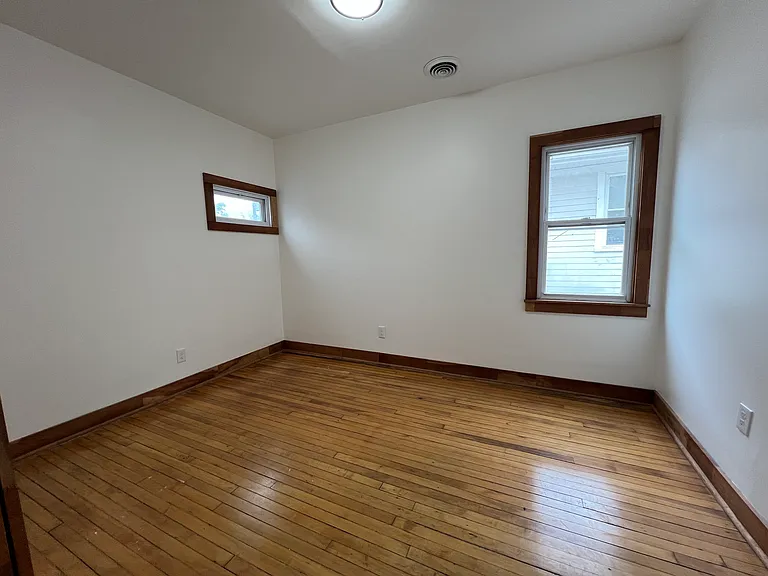 1452 W 54th St #UP — Photo 7