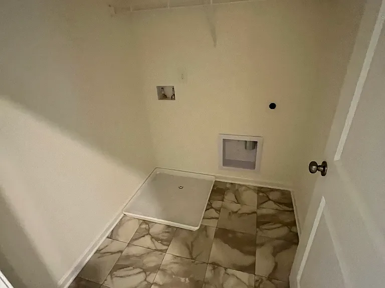 233 Emmett Dr — Photo 12
