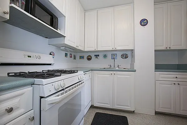 Sold by R New York | media 8