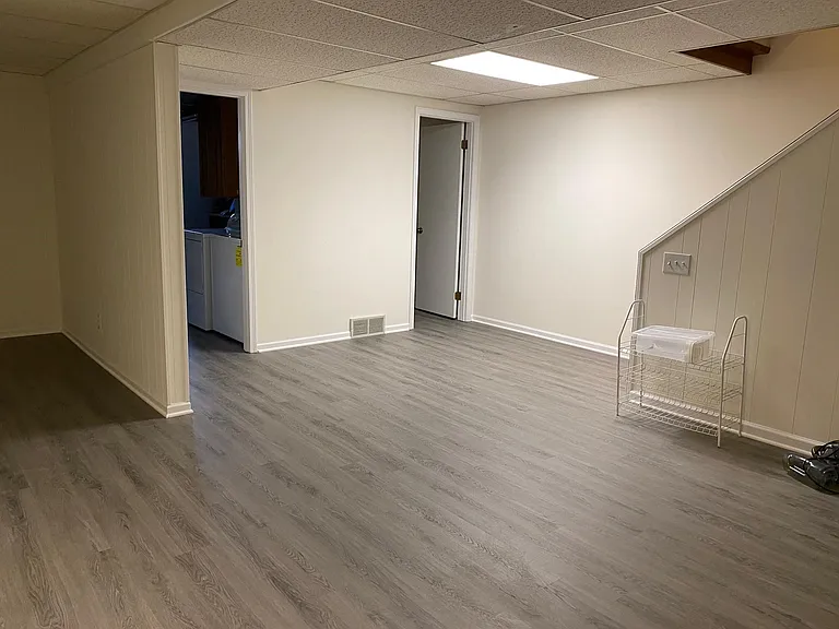 115 W Collins St — Photo 12