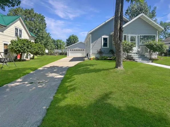 102 9th St, Clintonville, WI 54929