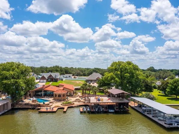 136 Hidden Oaks Dr, Kingsland, TX 78639