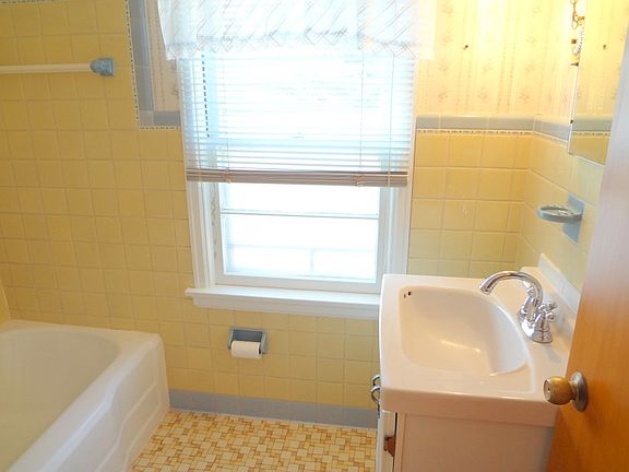 5th image of 1638 Park Ave