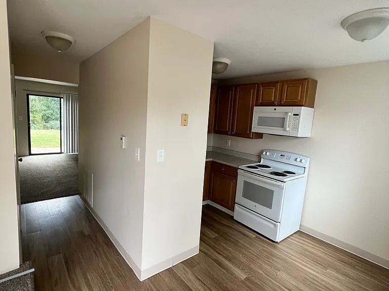Mapleview Terrace Apartments — Photo 11