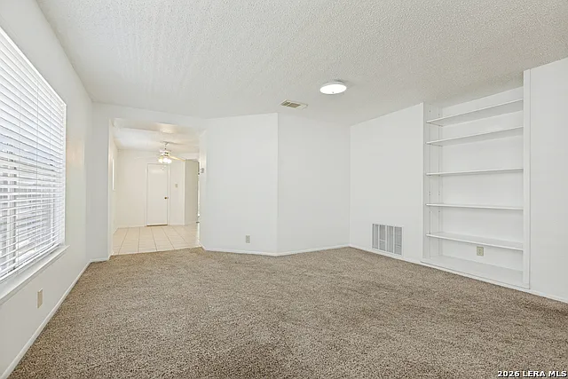 4 bed, 2.0 bath, 2176 sqft, $1,875 — Photo 3
