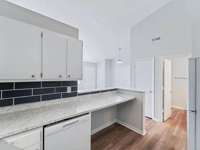 126 Witten Cir #B — Photo 10