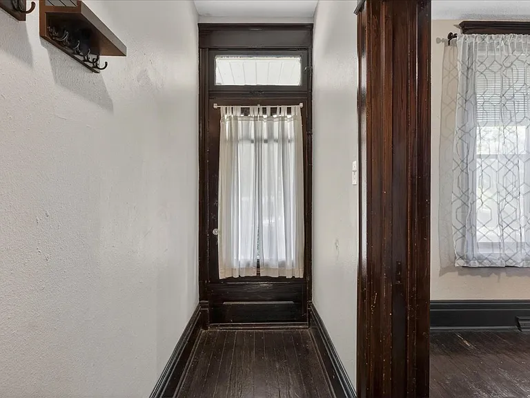 2303-2305 Russell Blvd #1F — Photo 6
