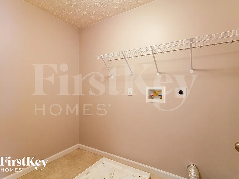 6156 Woodville Dr — Photo 10
