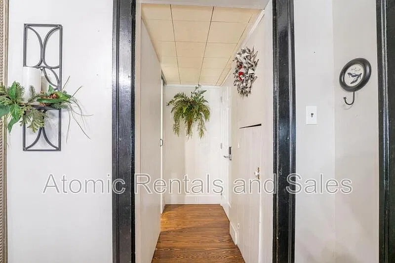 1 bed, 1.0 bath, 250 sqft, $1,050 — Photo 4